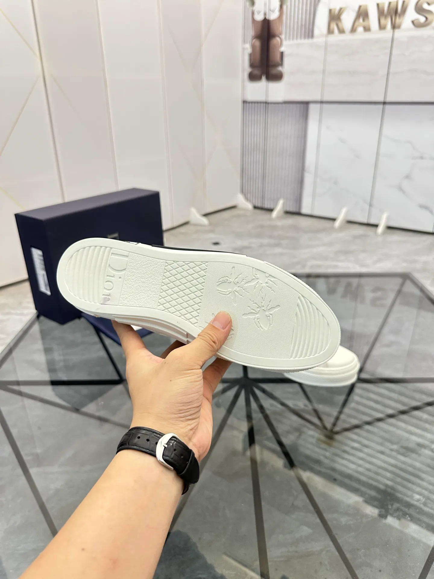 Selling men's shoes 💰: 💰P440¥ Product trademark: Dio* "Dior*" high-top casual shoes Regular size: 36-45 (can be customized to 46) Couple style B23 Product materials: Upper imported original fabric, breathable lining, original outsole. No.: 007